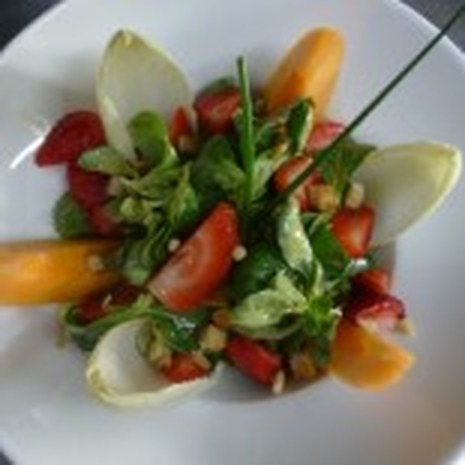 Insalata fresca con indivia e melone