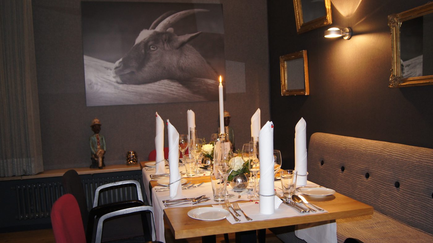 Ristorante Felderbock – Tavolo apparecchiato con motivo Bock